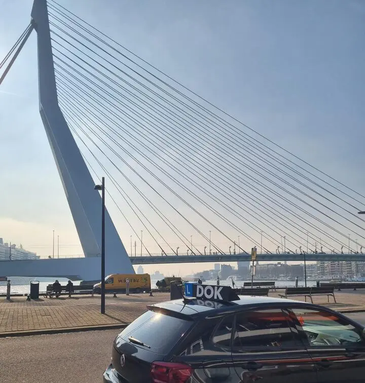 Rijlessen bij Rijschool Dok voor autorijbewijs in schakel en automaat